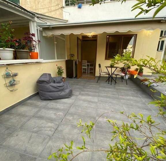 Saranda Beach Apartment