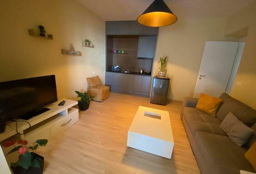 Saranda Beach Apartment