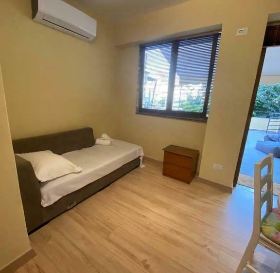 Saranda Beach Apartment