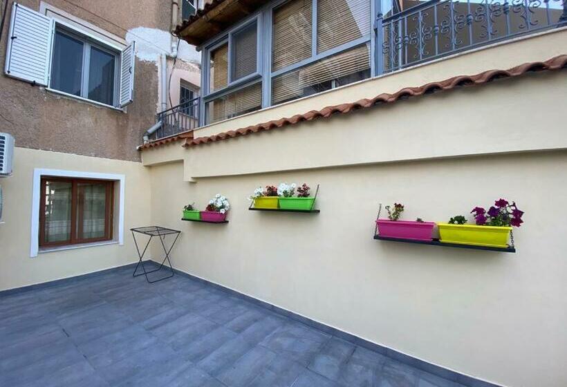 Saranda Beach Apartment