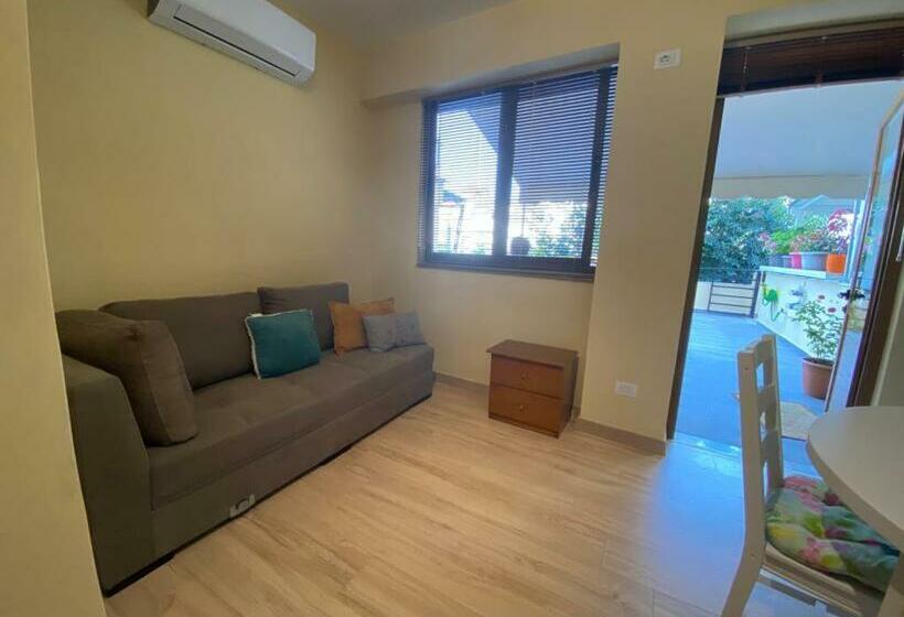Saranda Beach Apartment