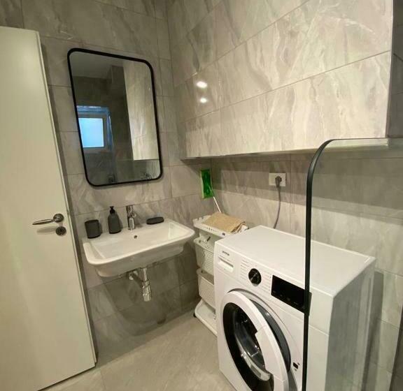 Saranda Beach Apartment