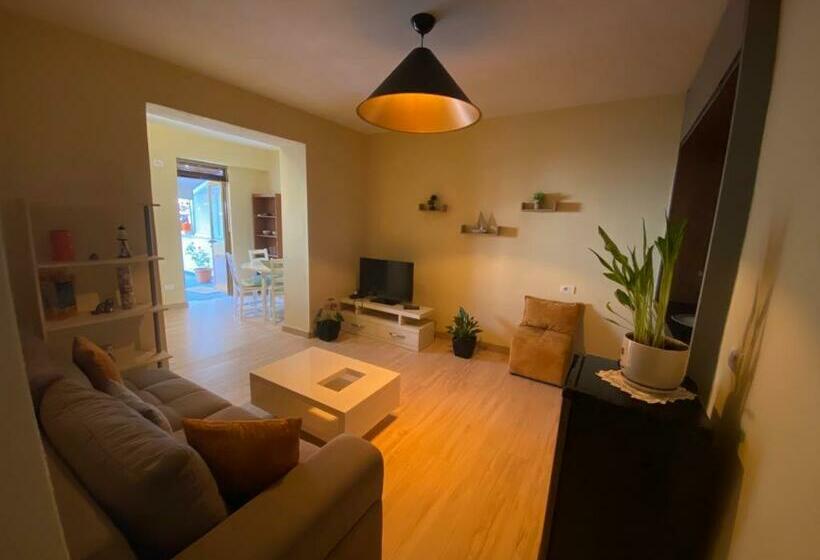 Saranda Beach Apartment