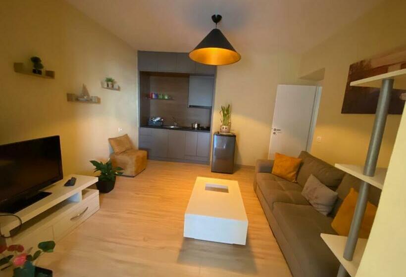 Saranda Beach Apartment