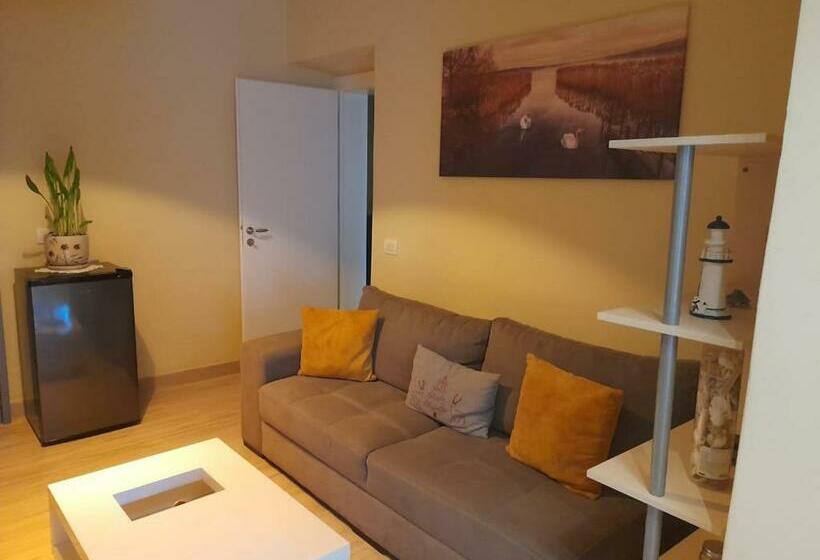 Saranda Beach Apartment