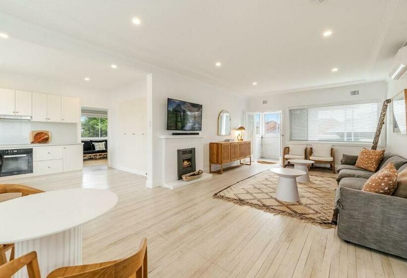 Bella Bay 2 Upstairs Unit   Prime Location