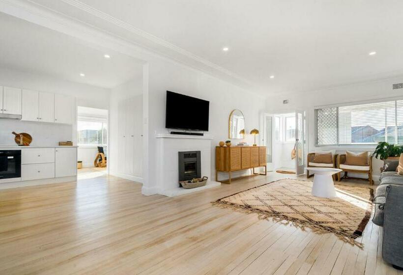 Bella Bay 2 Upstairs Unit   Prime Location