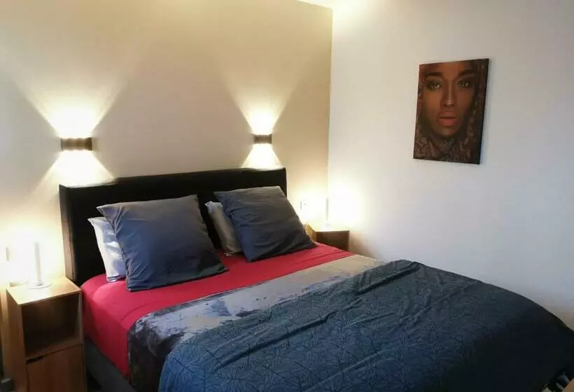 Hostal 170 Room 15 Service Appartement