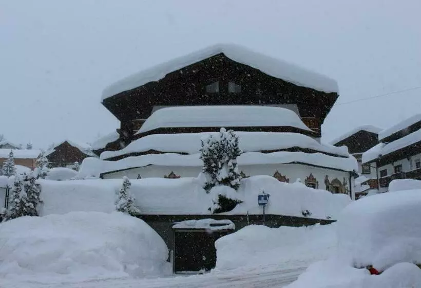 Hotelli Restaurant Edelweiß Garni