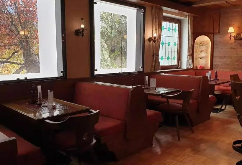 Hotelli Restaurant Edelweiß Garni