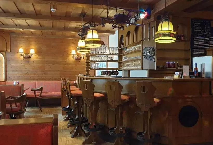 Hotelli Restaurant Edelweiß Garni