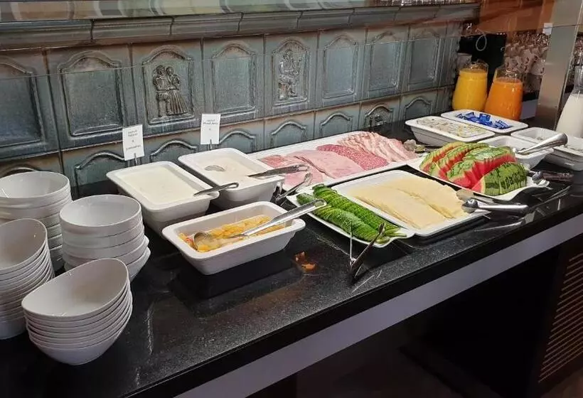 Hotelli Restaurant Edelweiß Garni