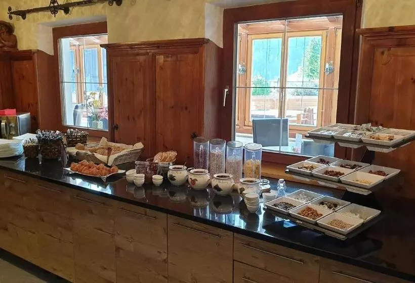 Hotelli Restaurant Edelweiß Garni