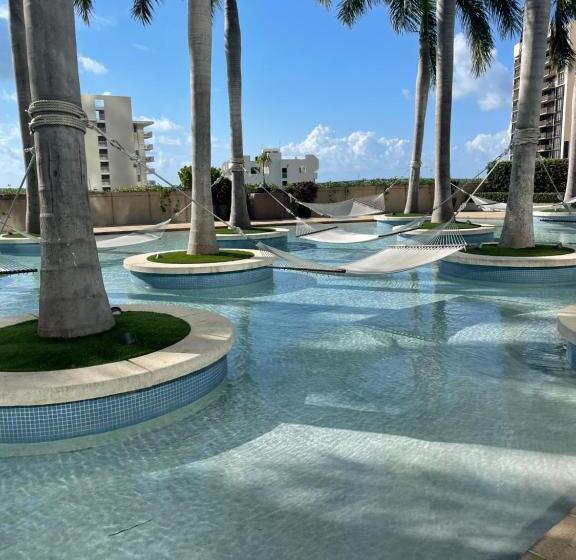 Four Seasons Hotel Miami   Luxury Private Residences