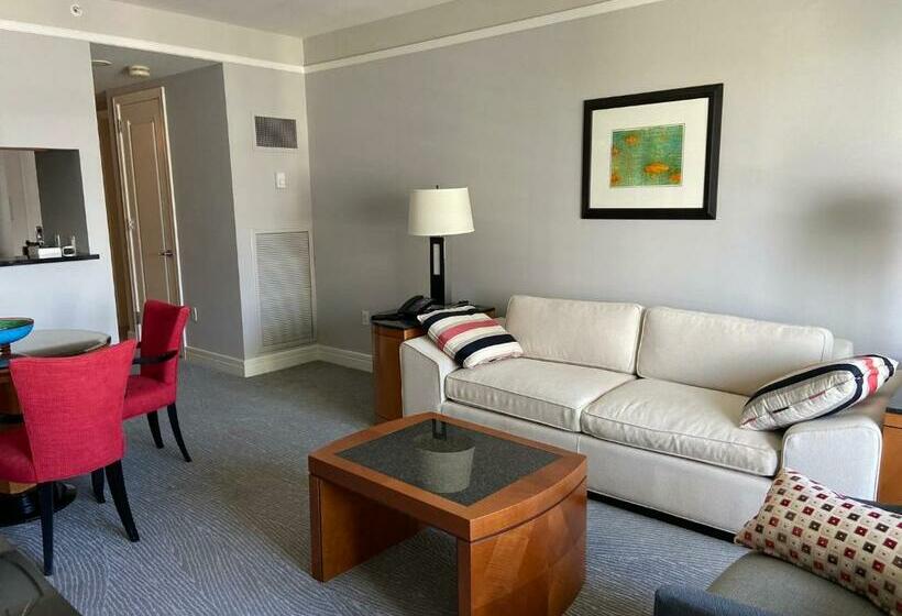 Four Seasons Hotel Miami   Luxury Private Residences