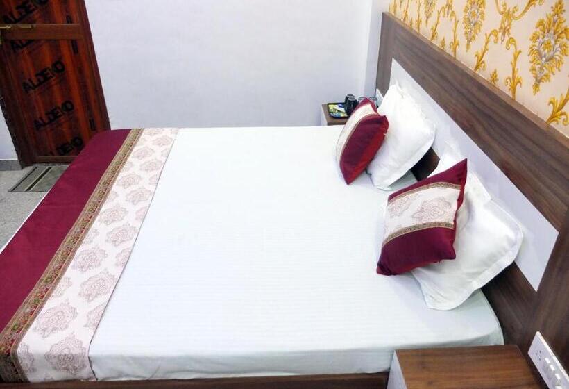 호텔 The Ramay Palace