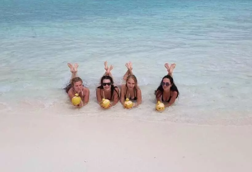 پانسیون Batuta Maldives Fourson