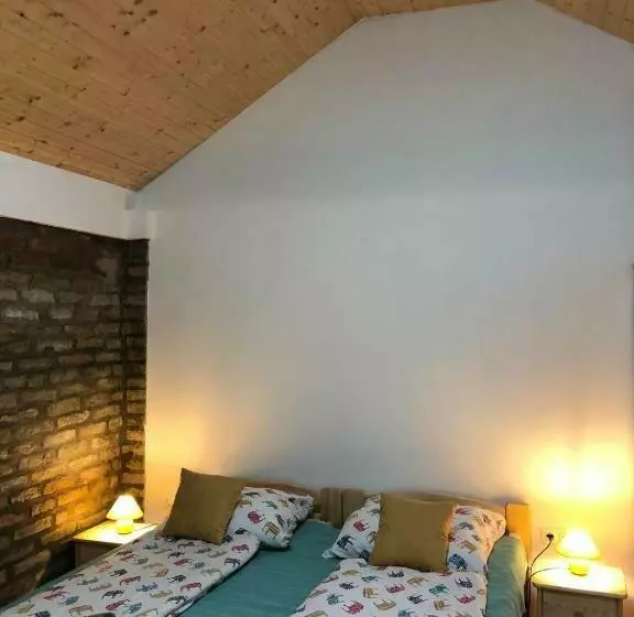 ペンション Fazekas Vendégház