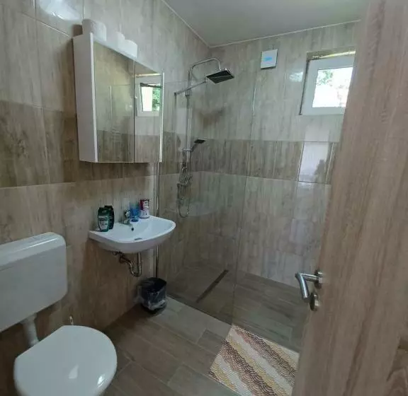 ペンション Fazekas Vendégház