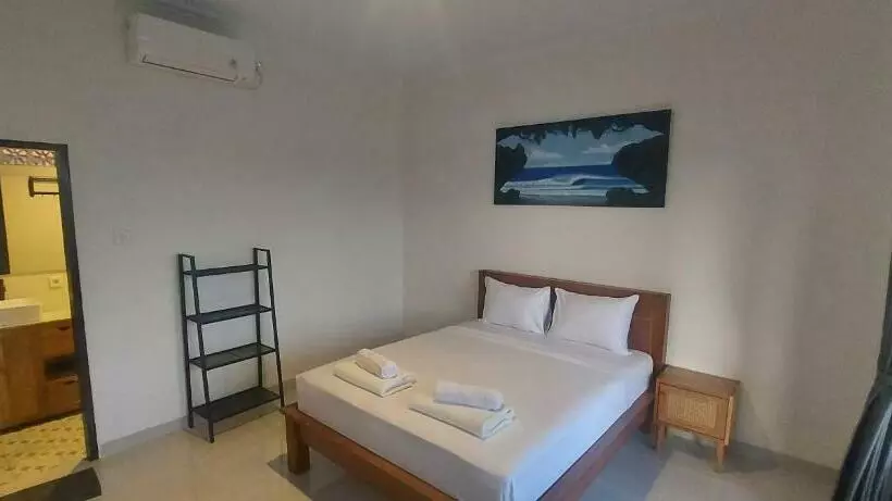 Surf & Party Hostel Somewhere Else