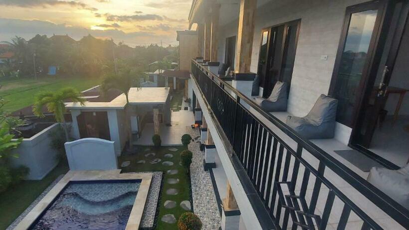 Surf & Party   Hostel Somewhere Else