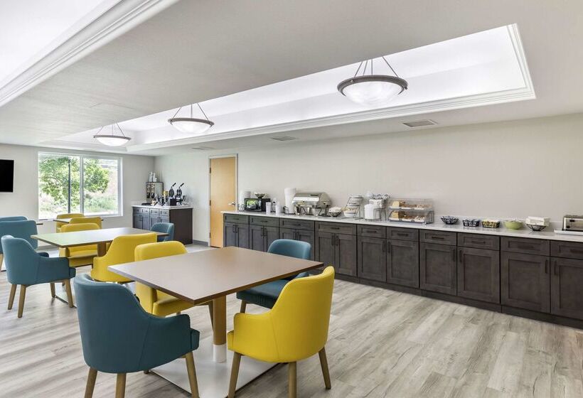 Отель Comfort Inn & Suites Glenwood Springs On The River