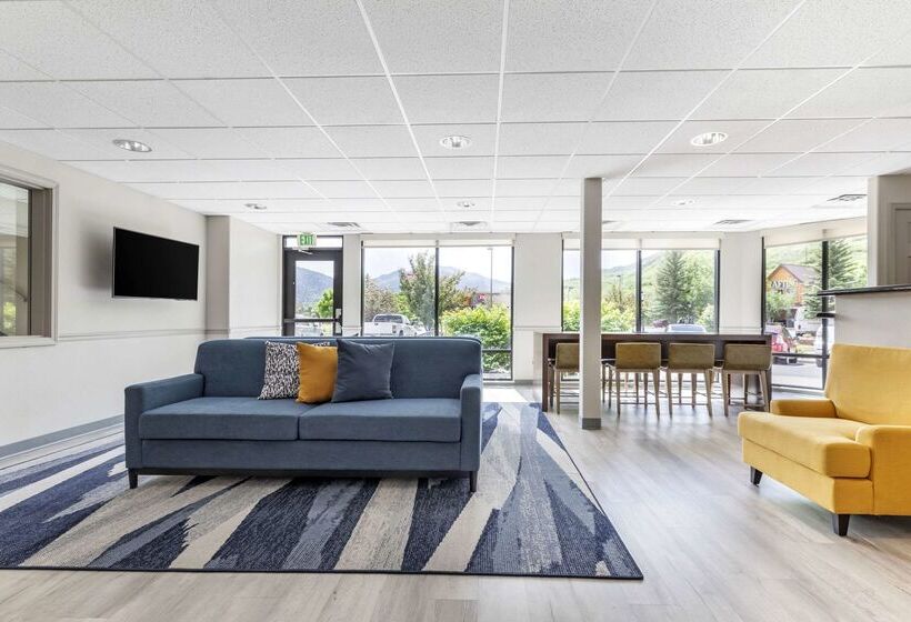 Отель Comfort Inn & Suites Glenwood Springs On The River