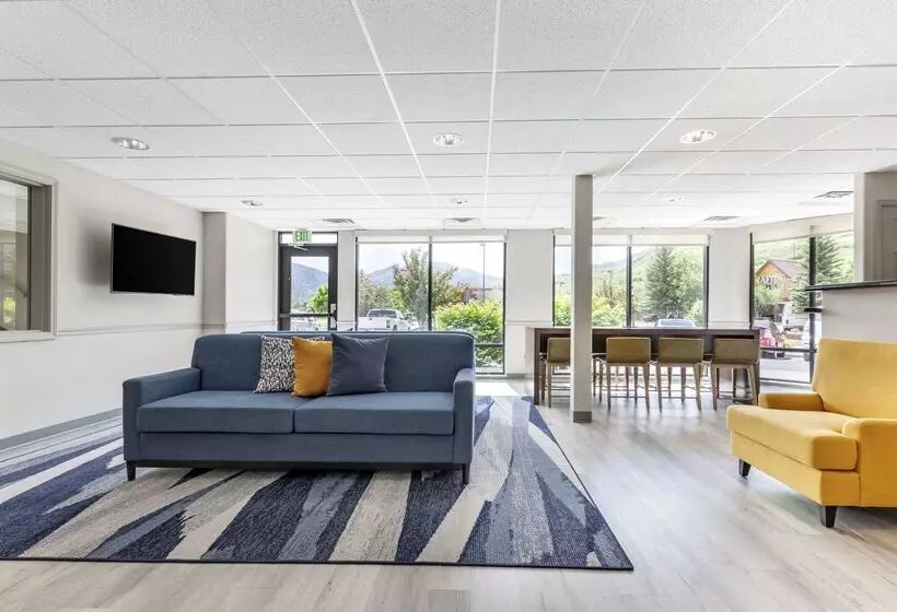 Отель Comfort Inn & Suites Glenwood Springs On The River