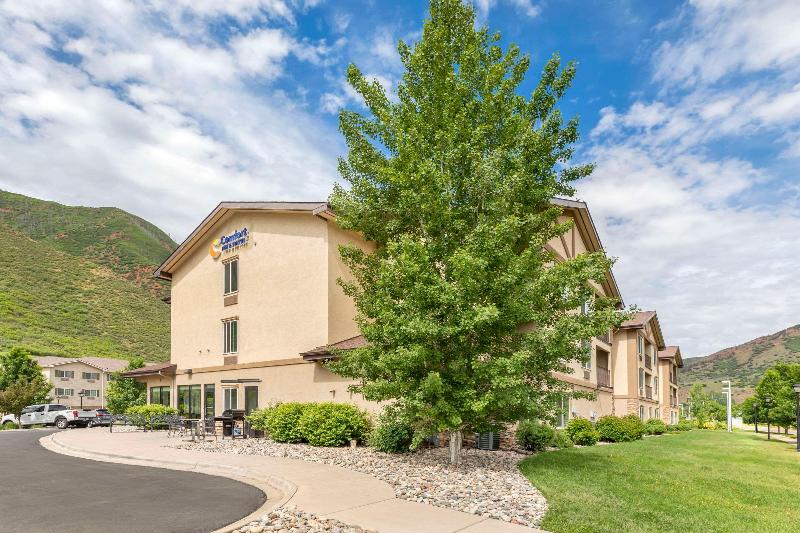 Отель Comfort Inn & Suites Glenwood Springs On The River