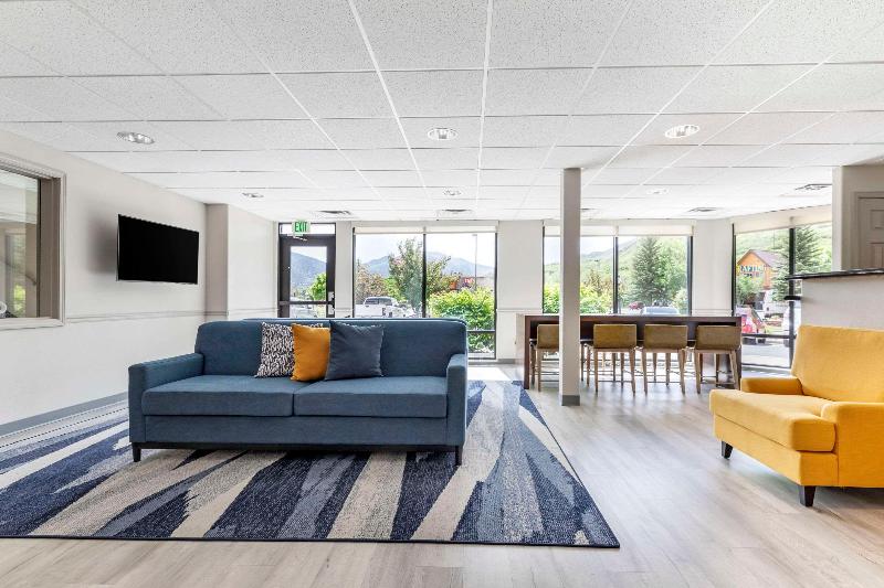 Отель Comfort Inn & Suites Glenwood Springs On The River