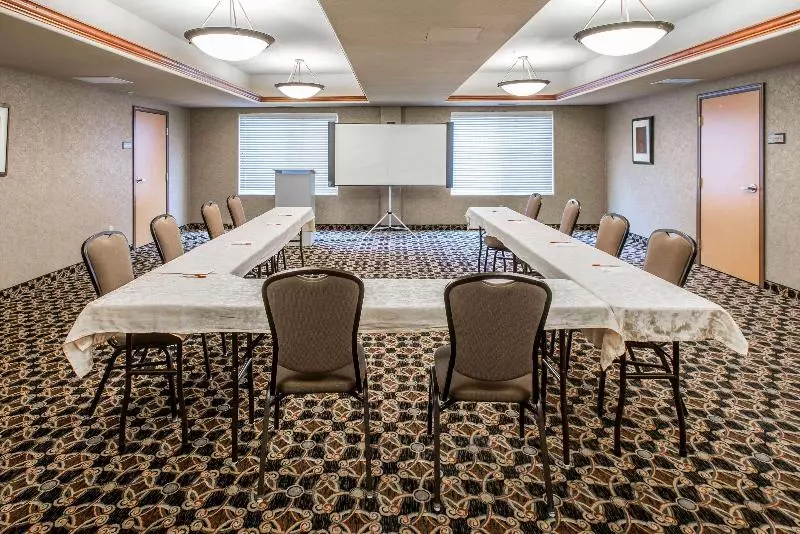 Отель Comfort Inn & Suites Glenwood Springs On The River