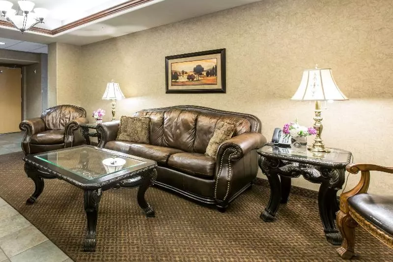 Отель Comfort Inn & Suites Glenwood Springs On The River