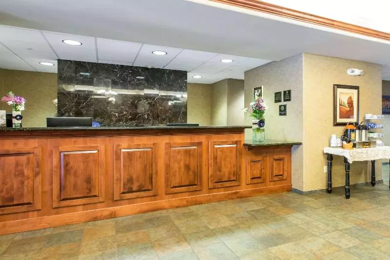 Отель Comfort Inn & Suites Glenwood Springs On The River