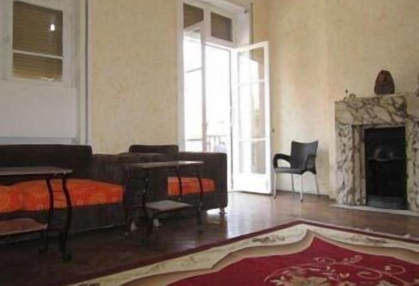 هتل Travelers House