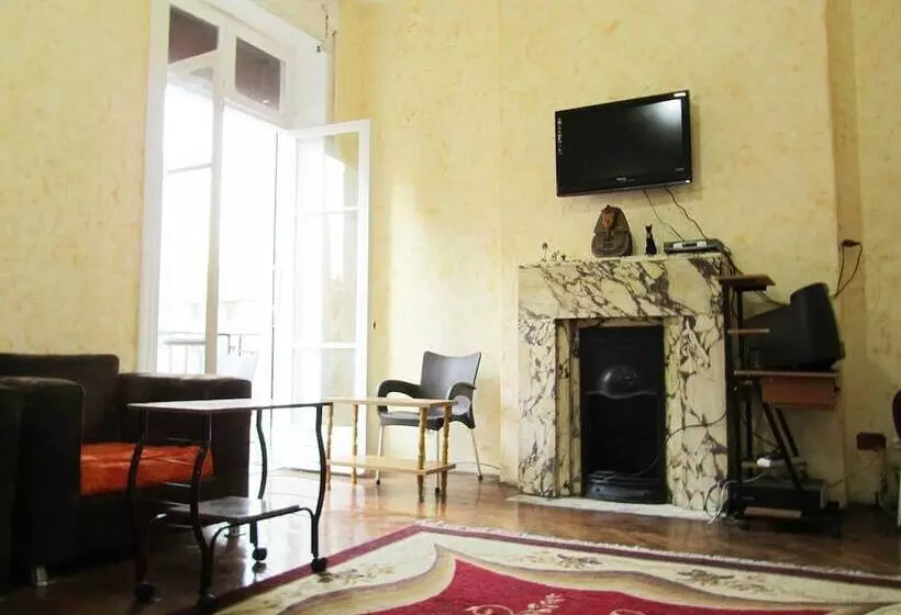 هتل Travelers House