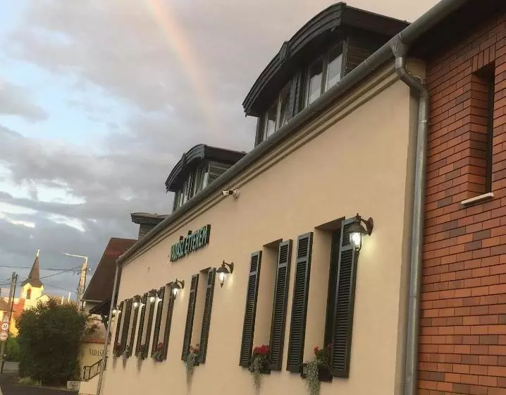 هتل Vadász Panzió és étterem