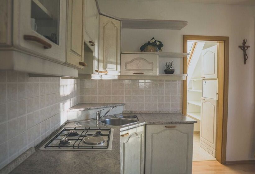 Apartment Amak With Free Onsite Parking