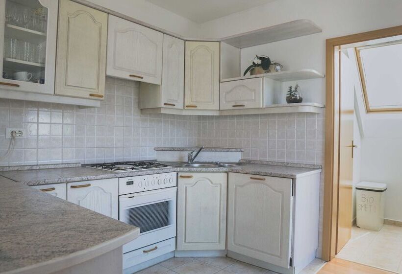 Apartment Amak With Free Onsite Parking