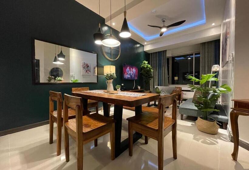Luxurious & Spacious Suite At The Heart Of Manila