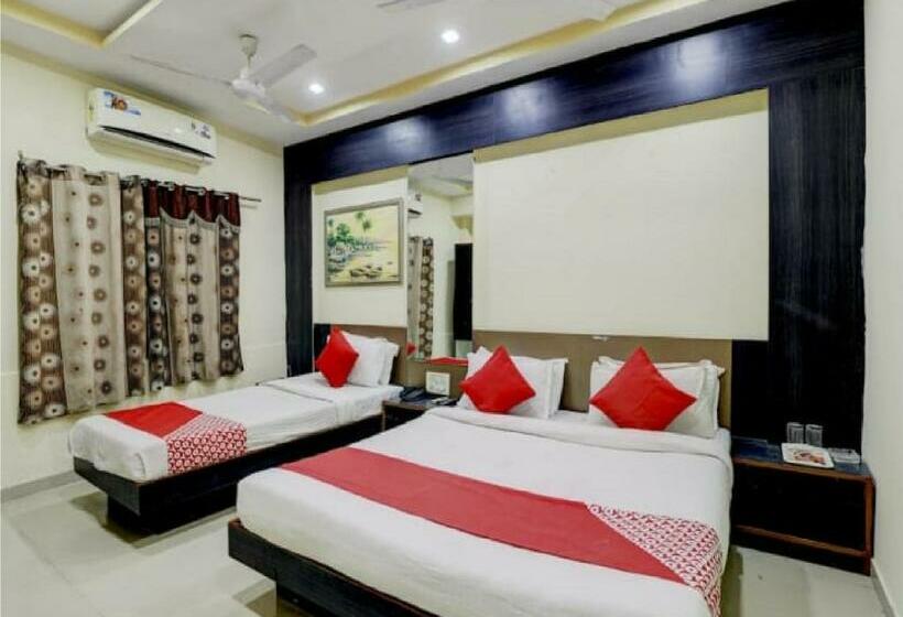 בית מלון כפרי Krishna Palace Vastrapur