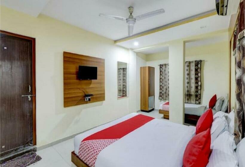 בית מלון כפרי Krishna Palace Vastrapur