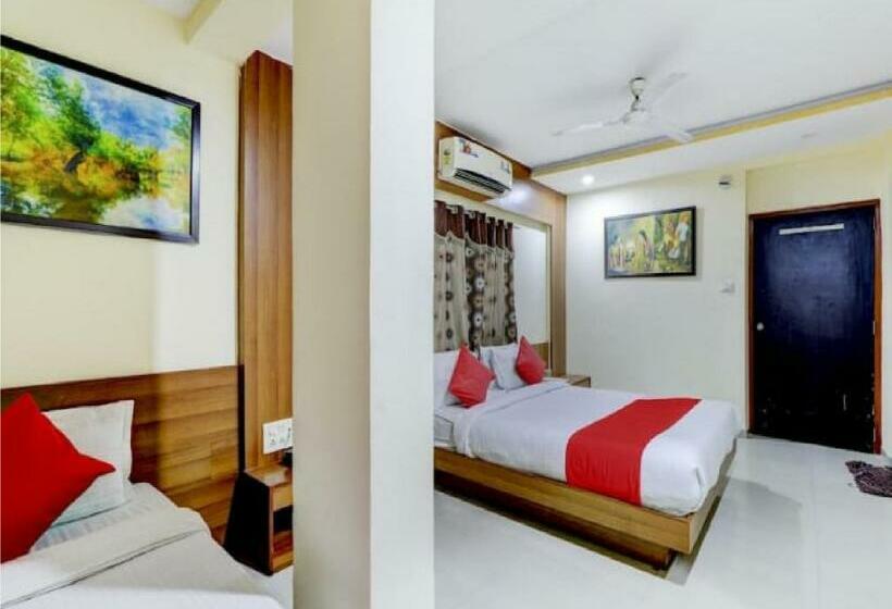 בית מלון כפרי Krishna Palace Vastrapur