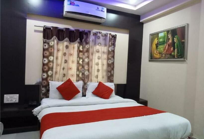 בית מלון כפרי Krishna Palace Vastrapur