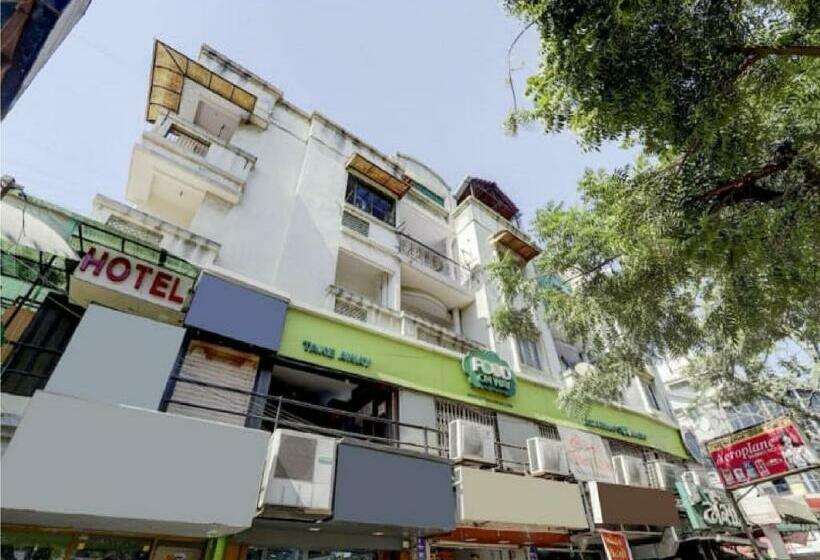 בית מלון כפרי Krishna Palace Vastrapur