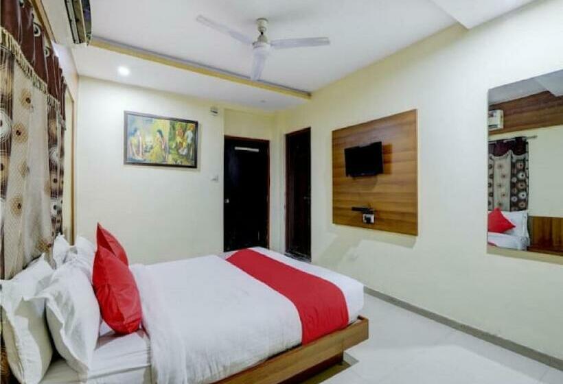 בית מלון כפרי Krishna Palace Vastrapur