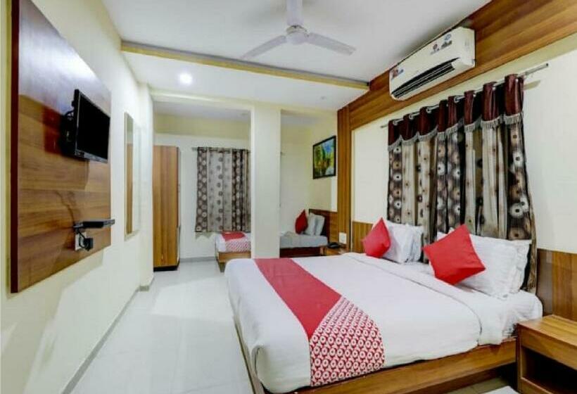 בית מלון כפרי Krishna Palace Vastrapur