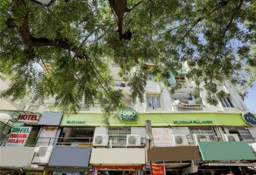 בית מלון כפרי Krishna Palace Vastrapur