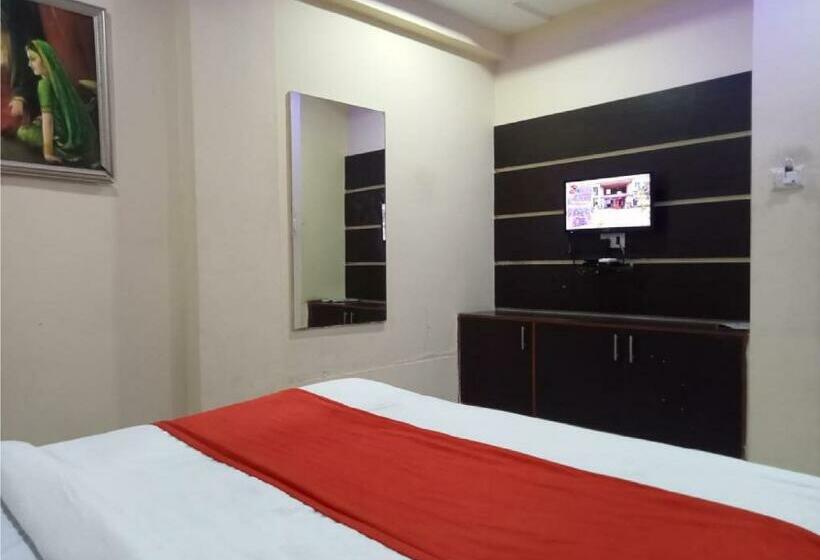 בית מלון כפרי Krishna Palace Vastrapur