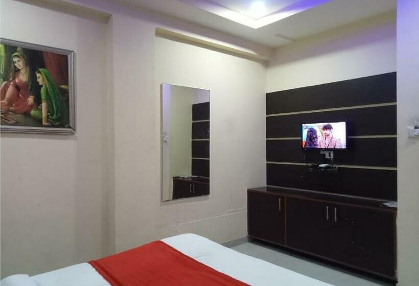 בית מלון כפרי Krishna Palace Vastrapur