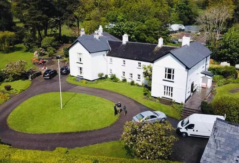 Hengoed Hideaway   Spacious 3 Bed House